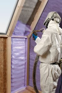 800px-WALLTITE_spray_foam_insulation_being_applied